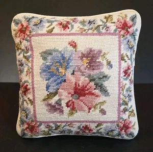 Vintage Needlepoint Pillow Victorian Floral Design Cream Velvet Back 10"x10" - Bild 1 von 7