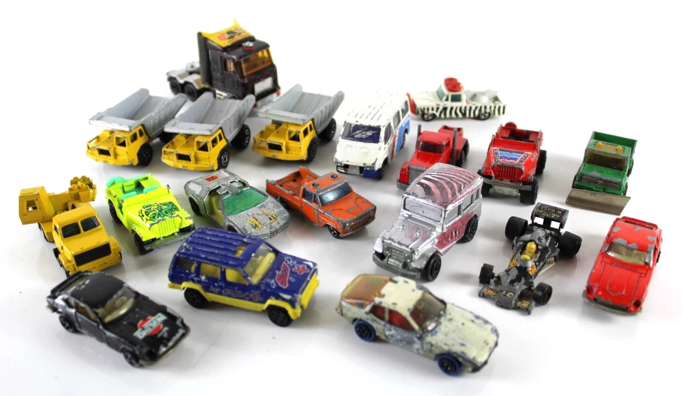 Lotto 19 modellini da collezione MAJORETTE Vintage Auto mezzi di lavoro Jeep - Immagine 1 di 4