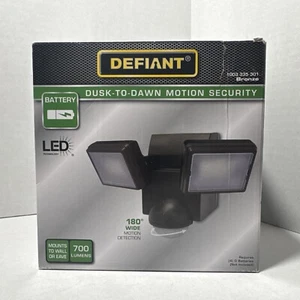 DEFIANT BATTERY OPERATED MOTION-ACTIVATED SECURITY LIGHT - Picture 1 of 5