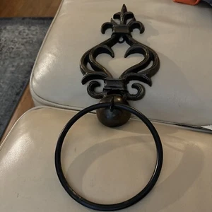 Fleur de Lis Hand Towel Cast Iron Wrought Iron Ring, Metal Bathroom Towel Hanger - Picture 1 of 3