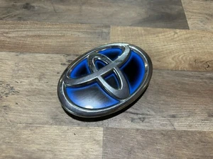 2010-2018 TOYOTA CAMRY AVALON PRIUS HYBRID GRILLE LOGO EMBLEM 75311-47011 OEM - Bild 1 von 4