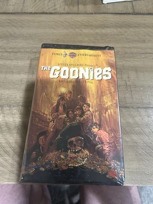 The Goonies 1985 VHS 1994 Release Black Clamshell Movie Vintage Foto 1 de 3