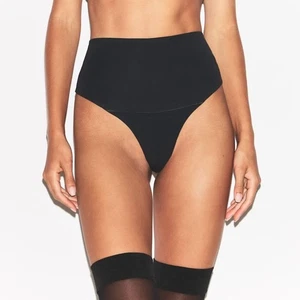SKIMS Sculpting High Waist Tanga Shapewear Schwarz XL Schlankmacher Kontrolle Unterwäsche - Bild 1 von 4