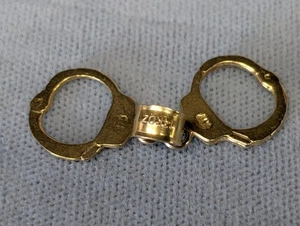 Schillernde 14K Gelbgold HANDSCHELLEN Charm Anhänger Vintage DZ verbunden Polizei Manschetten - Bild 1 von 7