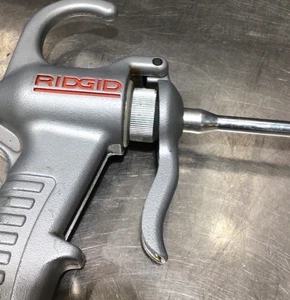 RIGID - rigid 72332 Model 4 Hand-Operated Oiler - Picture 1 of 4