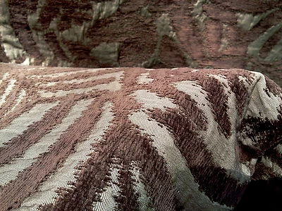 HEAVY UPHOLSTERY 棕色纹理 FERNS BEIGE 背景 2 码 58 英寸宽 — 第 1/4 张图片