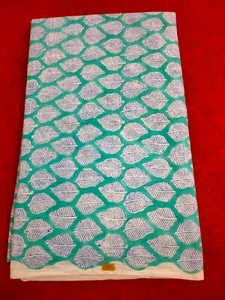 Tela de algodón con estampado de bloques a mano para prendas de vestir y artículos hechos a mano - Imagen 1 de 10