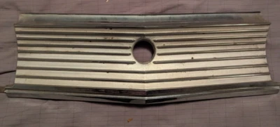 1967 年 Plymouth Fury III Mopar Trunk Latch 边框面板 — 第 1/4 张图片