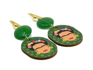 Orecchini in legno Frida Kahlo pietre di giada smeraldite, supporto placcato oro - Foto 1 di 5