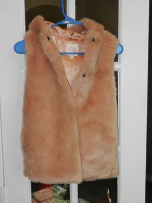 GB GIRLS PLUSH SLEEVELESS HOODED JACKET - SIZE 5 - Image 1 of 4