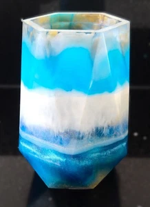 🧡 Handmade Resin Hexagonal Vase – Modern Geometric Design - Picture 1 of 3