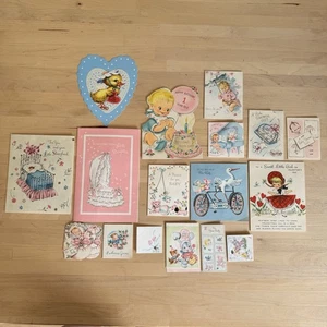 Lot 17 Vintage Baby Mädchen Grußkarten 40er-50er Jahre gebraucht Ephemera zum Basteln - Bild 1 von 11