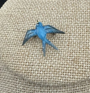 BROSCHE kleiner Emaille blauer Vogel silberfarbener Boden 7/8 cm siehe Fotos - Bild 1 von 4