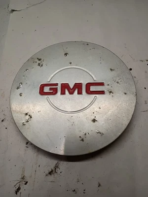 GMC Yukon XL 2000 5,3 L 4x4 tapa central de aleación trasera izquierda Foto 1 de 4