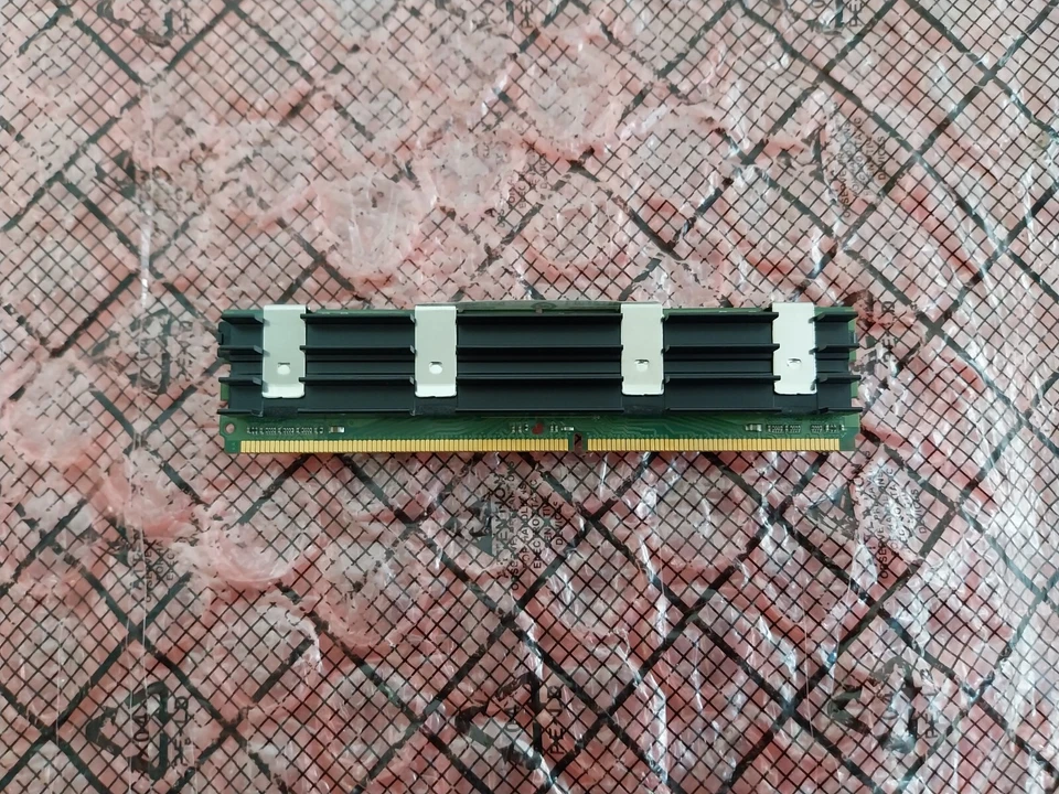 Crucial CT25672AP667 2GB PC2-5300 DDR2-667MHz Apple MacPro Server Memory - Image 1 of 2