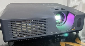 ViewSonic PJL7211 Projector /W Remote Control - Picture 1 of 6
