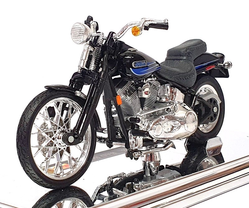 Harley-Davidson FLH Classic 1/16スケール Harley Davidson FLH Classic - Black - Tamiya 16037