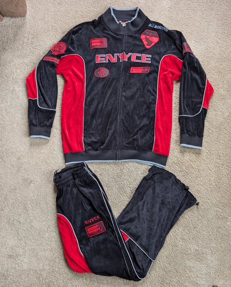 Chándal De Colección Enyce Racing Para Hombre XL Terciopelo Rojo Negro Y2K Terciopelo Rap Foto 1 de 4