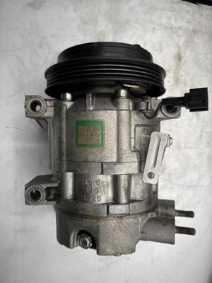 Compresor de aire acondicionado Nissan 350Z 2003-2006 montaje de 3,5 L OEM. Foto 1 de 3