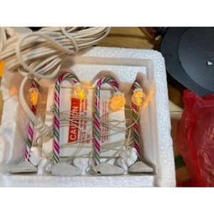 DEPT 56 Lampioni Vintage Candy Cane 52621 Set di 4 Heritage Village Testato AC - Foto 1 di 3