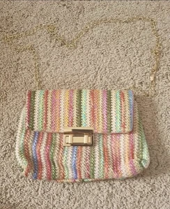 Bunte gewebte Schultertasche mit goldfarbenem Riemen - Bild 1 von 24