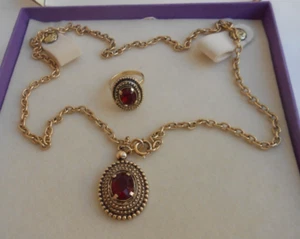 set demi parure COLLANA E ANELLO SARAH COVENTRY del 1975 - Foto 1 di 10