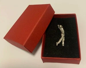 PIN INSIGNIA BROCHE SOLAPA ROJA CAJA REGALO CUMPLEAÑOS NAVIDAD GOLFISTA MACHO PELTRE - Imagen 1 de 4
