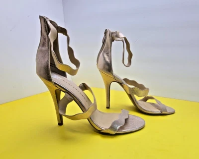 Chinese Laundry Soft Gold Metallic Back Zipper Ankle Strap Open Toe Heel Size 10 Foto 1 de 4