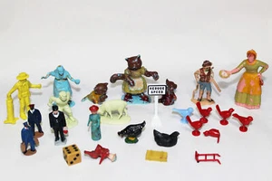 Lote de colección cajón chatarra juguetes figura de juguete madre gatito gato madera escala HO personas - Imagen 1 de 7