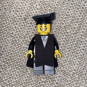 Lego Graduado Coleccionable Minifigura Serie 5 CMF con Gorra Vestido Sin Diploma - Imagen 1 de 2