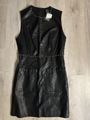 Vestido Forever 21 Sin Mangas de Cuero Sin Mangas con Tachuelas Plateadas Nuevo con Imperfecciones Foto 1 de 4