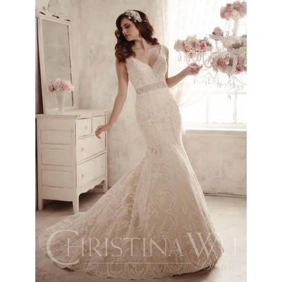 Maxi Vestido de Novia Christina Wu Encaje Trompeta Cola de Pescado Talla 12 Blanco Foto 1 de 4