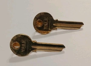The Yale And Towne MFG Co. Key Clips - Picture 1 of 2