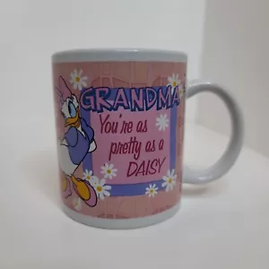 Taza de café Daisy Duck rosa abuela eres tan bonita como una margarita Disney - Imagen 1 de 6