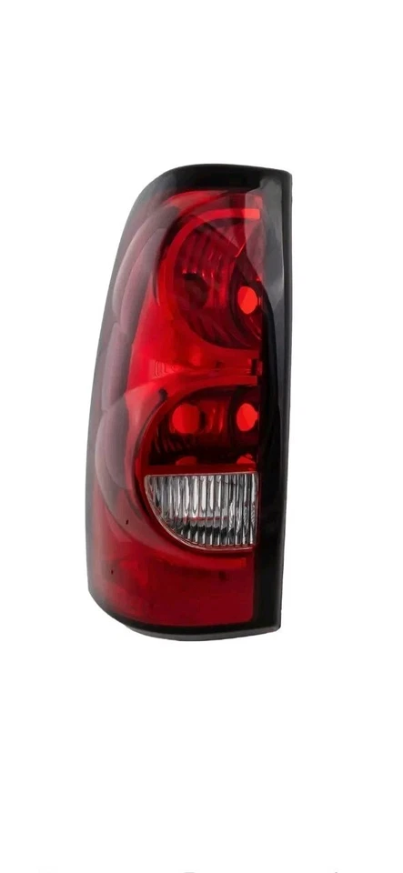 Lámpara de luz trasera para 04-06 Chevrolet Silverado 1500 Fleetside lado del conductor halógena Foto 1 de 4