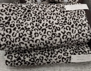 Rachel Zoe set 2 CHEETAH LEOPARD BATH TOWELS Brown Luxury animal NEW 30" x 56" - Picture 1 of 9