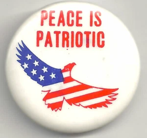 Mitte 60er Jahre PEACE IS PATRIOTIC Adler mit US Flagge Pin! Anti Vietnam Krieg Pin - Bild 1 von 2