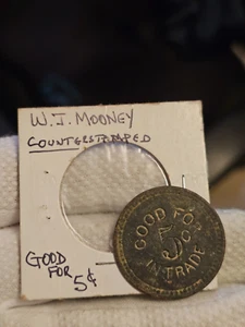 Contador de fichas vintage bueno para 5 centavos en comercio estampado W.J. Mooney - Imagen 1 de 6