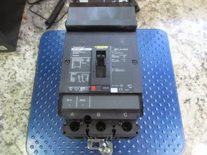 NEW SQUARE D POWER PACT 30 A CIRCUIT BREAKER 3-POLE 600V HDA36030 - Picture 1 of 8