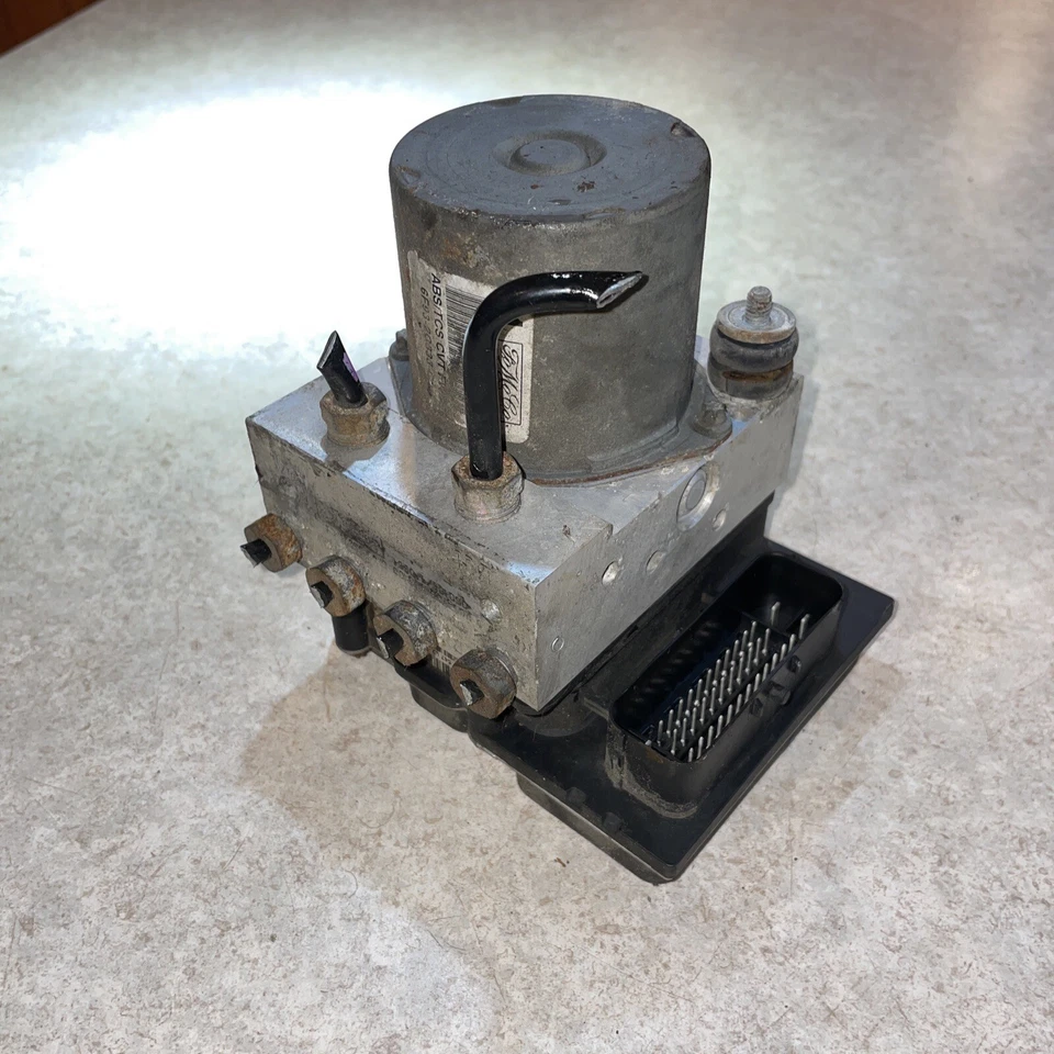 2005 2007 MERCURY MONTEGO FREESTYLE ANTI LOCK BRAKE PUMP W/O TRACTION CONTROL - Image 1 of 4