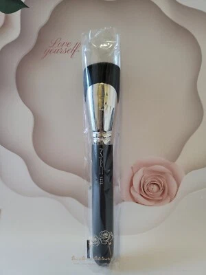 Cepillo ventilador facial sintético MAC 141s nuevo en funda Foto 1 de 3