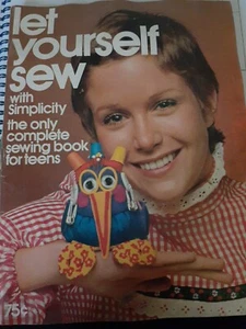 VTG 1972 “Let Yourself Sew” With Simplicity Complete Sewing Book for Teens - Picture 1 of 4