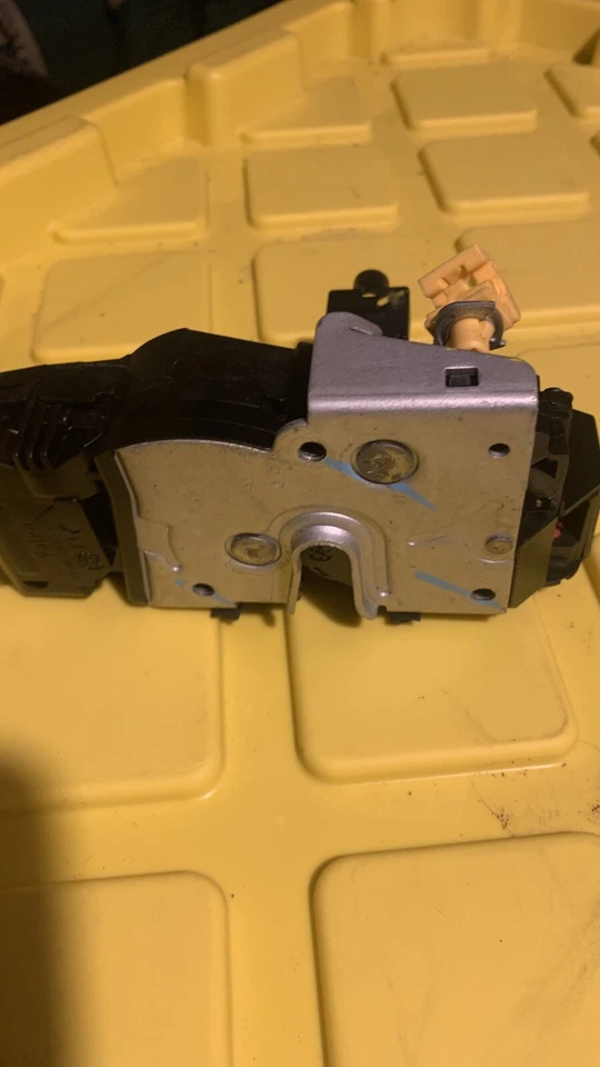 2005-2011 SAAB 9-3 Rear Back RH Right Passenger Door Lock Actuator OEM 12759697 Foto 1 de 4