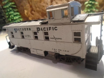 HO SCALE ROCO SOUTHERN PACIFIC CABOOSE  No 1171 , EXCELLENT COND.      5-179-4-5 - Image 1 of 4