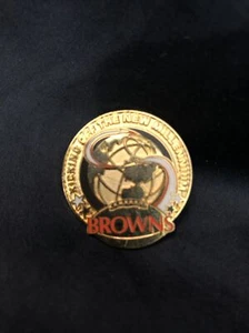 CLEVELAND BROWNS NFL KICKING OFF THE NEW MILLENNIUM LAPEL HAT PIN - Picture 1 of 7