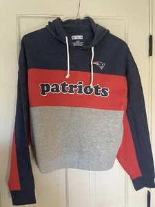 NEW ENGLAND PATRIOTS NFL APPAREL WOMEN'S HOODED SWEATSHIRT SIZE MED - NWT - Picture 1 of 8