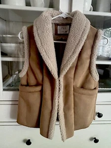 Zara Girls Beige Sherpa Lined Vest Size 9/10 yo - Picture 1 of 8