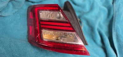 Conjunto de luz trasera izquierda izquierda exterior Ford Taurus SEL 2013-2019 Foto 1 de 2