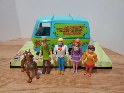 The Mystery Machine 1:18 Diecast Johnny Lightning w/ Scooby Doo figures & DVD - Image 1 of 4
