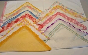 Menge 11 Vintage mehrfarbige Damen Taschentücher Taschentücher tätowierte Kanten - Bild 1 von 3